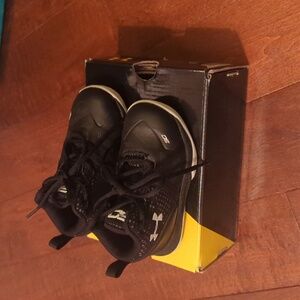 4k under armour shoes
